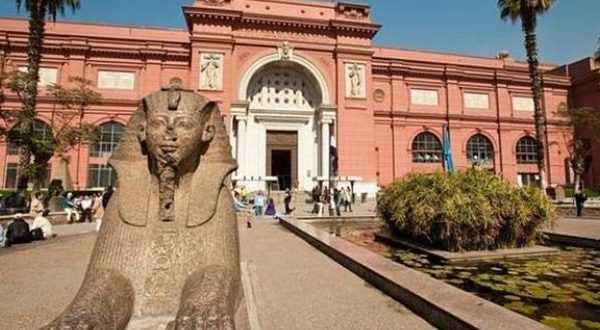 جولة لذوي الإعاقة المشاركين بالملتقى العربي والأفريقي في المتحف المصري