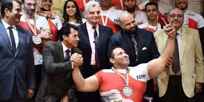 تكريم منتخبات مصر للقوة البدنية ومصارعة الذراعين